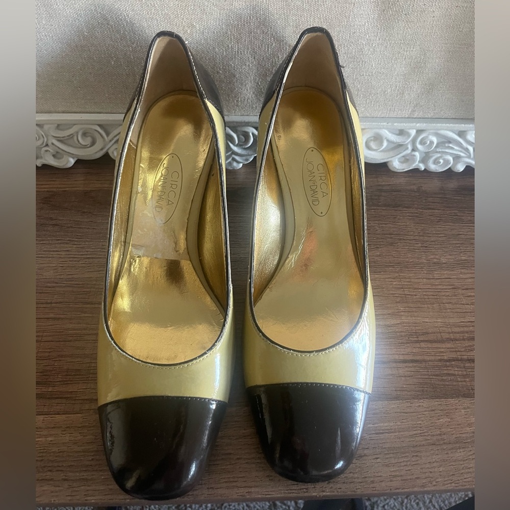 Circa Joan & David Women's Two-Tone Heels